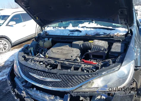 2019 Chrysler Pacifica Touring L z USA, uszkodzony, nr VIN 2C4RC1BG8KR721402